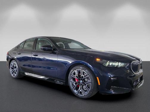 Carbon Black Metallic 2027 BMW 530 i