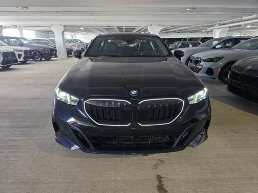 Carbon Black Metallic 2027 BMW 530 i