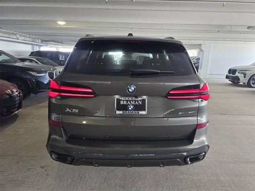Manhattan Green Metallic 2026 BMW X5 sDrive40i