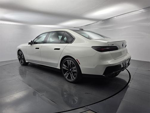 2024 BMW 760 760i xDrive