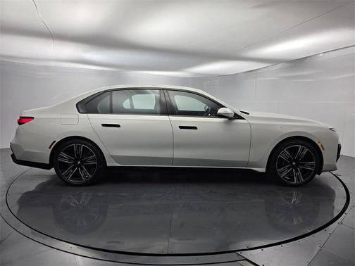 2024 BMW 760 760i xDrive