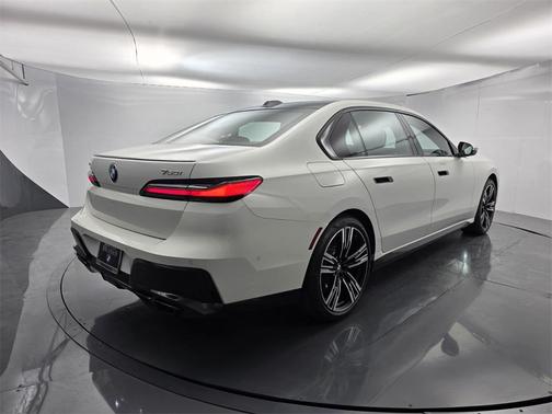 2024 BMW 760 760i xDrive