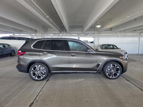 Manhattan Green Metallic 2026 BMW X5 PHEV xDrive50e