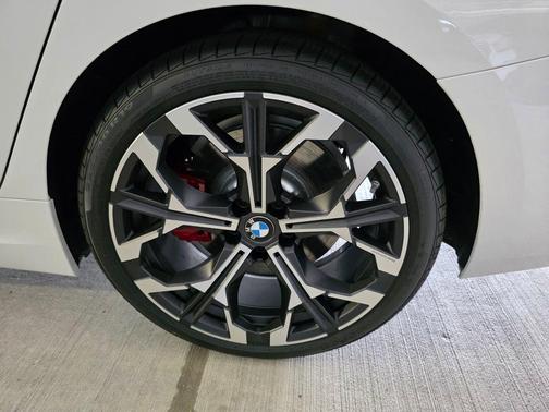 Alpine White 2026 BMW 330 i NA