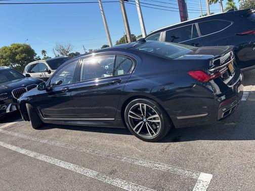 2022 BMW M760 i xDrive