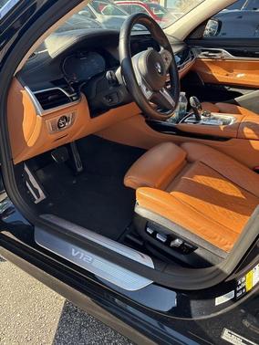 2022 BMW M760 i xDrive