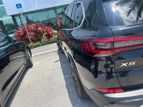 2023 BMW X5 sDrive40i