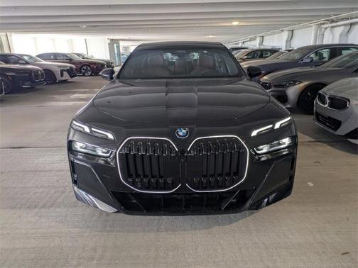 2025 BMW 750e xDrive