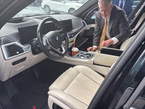 Black Sapphire Metallic 2024 BMW X5 sDrive40i