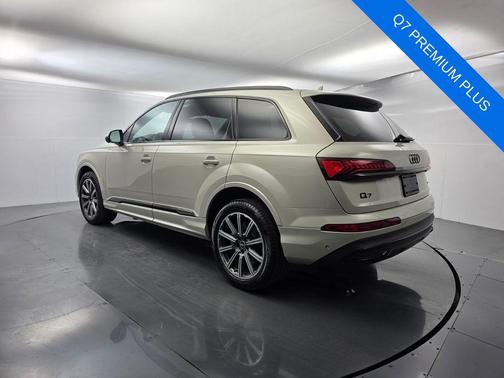 2023 Audi Q7 45 Premium Plus