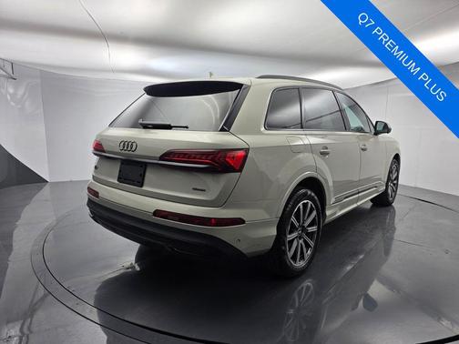 2023 Audi Q7 45 Premium Plus