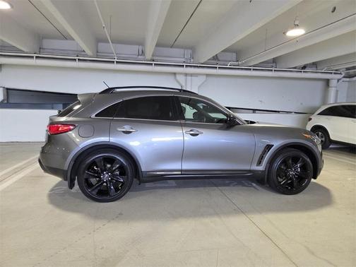 2017 INFINITI QX70 Base