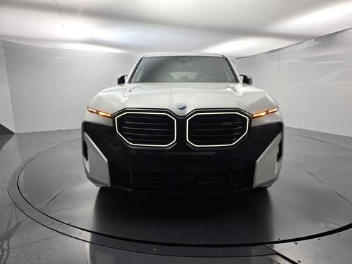 Mineral White Metallic 2025 BMW XM Base