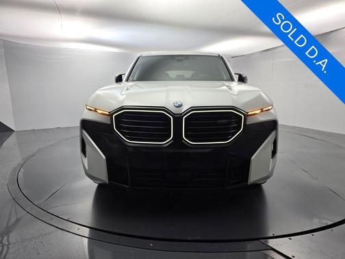 Mineral White Metallic 2025 BMW XM Base