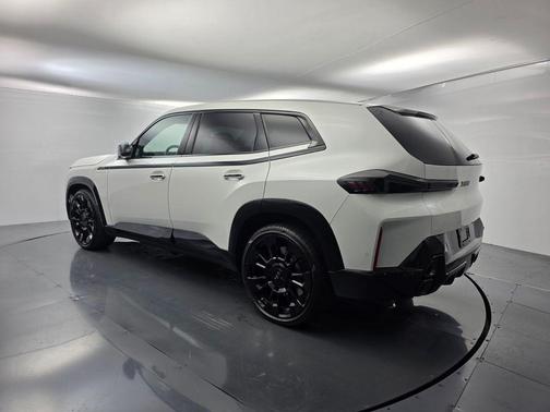 Mineral White Metallic 2025 BMW XM Base
