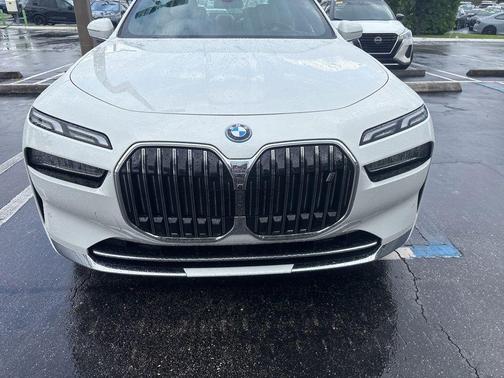 Alpine White 2023 BMW i7 xDrive60