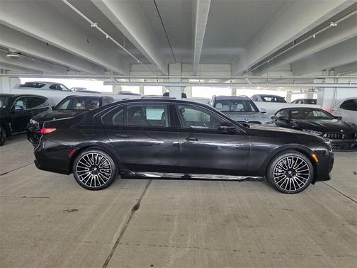 2025 BMW 760 760i xDrive