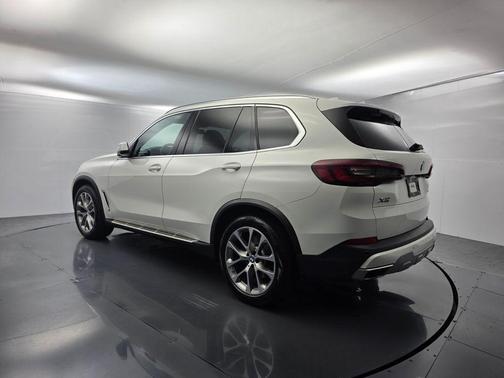 Alpine White 2022 BMW X5 sDrive40i