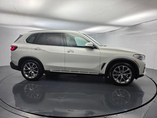 Alpine White 2022 BMW X5 sDrive40i