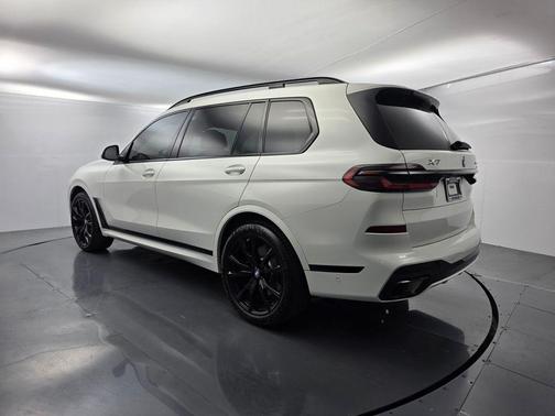 Alpine White 2024 BMW X7 xDrive40i