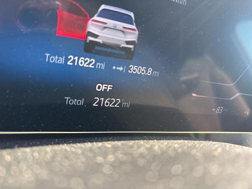 Mineral White Metallic 2023 BMW iX xDrive50