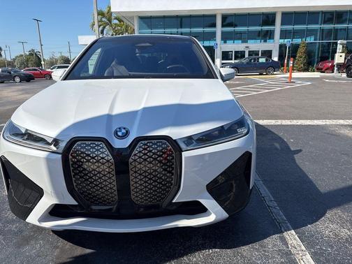 Mineral White Metallic 2023 BMW iX xDrive50