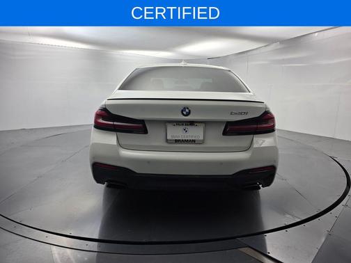 Alpine White 2023 BMW 540 i