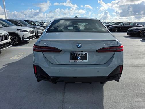 2026 BMW i5 xDrive40