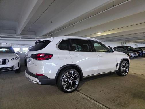 Alpine White 2026 BMW X5 sDrive40i