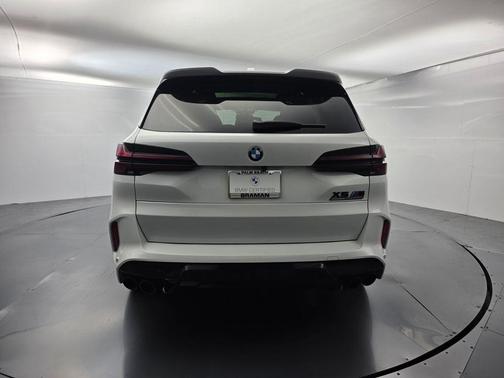 Mineral White Metallic 2026 BMW X5 M Competition