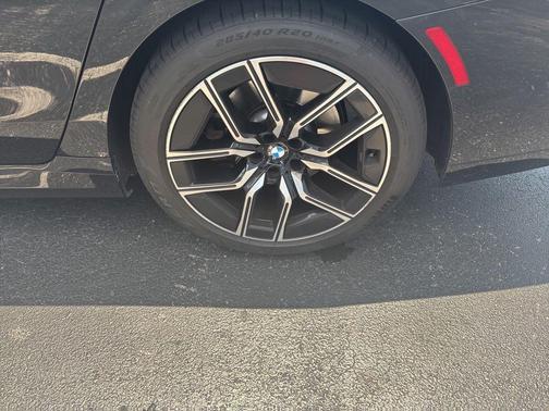 Black Sapphire Metallic 2023 BMW 740 i