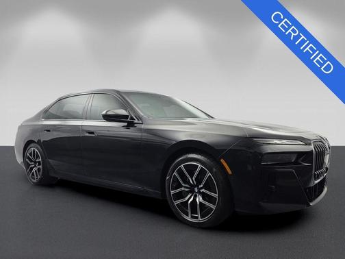 Black Sapphire Metallic 2023 BMW 740 i