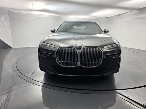 Black Sapphire Metallic 2023 BMW 740 i