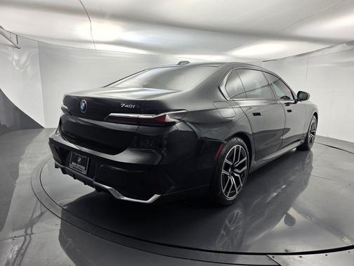 Black Sapphire Metallic 2023 BMW 740 i