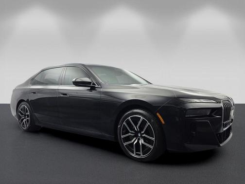 Black Sapphire Metallic 2023 BMW 740 i