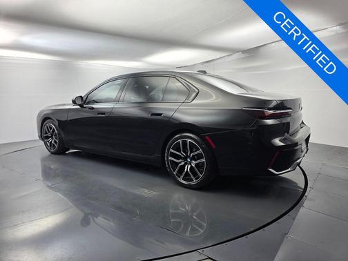 Black Sapphire Metallic 2023 BMW 740 i