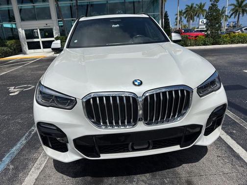 Mineral White Metallic 2021 BMW X5 sDrive40i