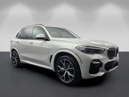 Mineral White Metallic 2021 BMW X5 sDrive40i