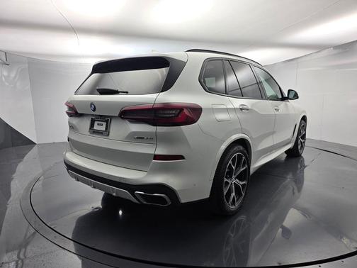 Mineral White Metallic 2021 BMW X5 sDrive40i