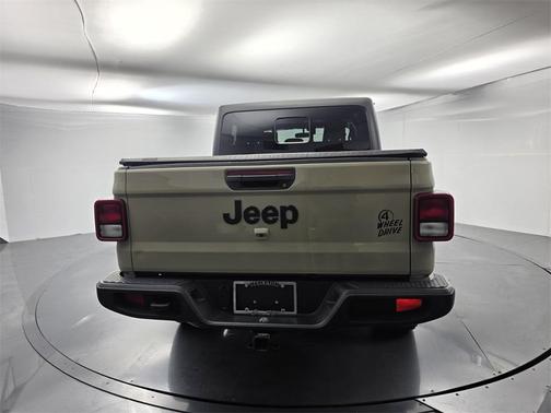 2022 Jeep Gladiator Sport