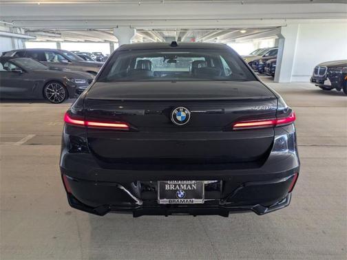2025 BMW 740 i