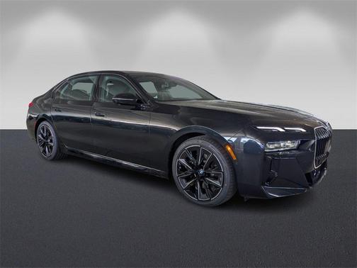 2025 BMW 740 i