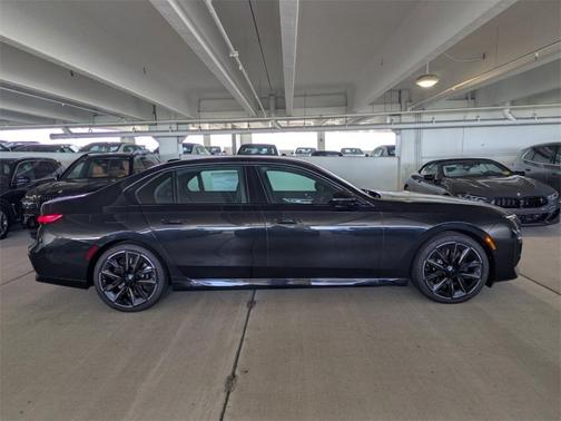 2025 BMW 740 i
