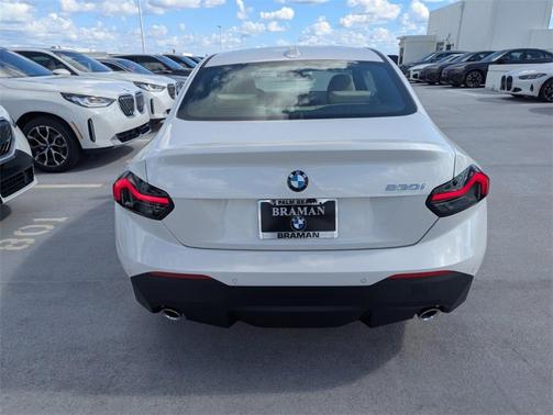 2026 BMW 230 i