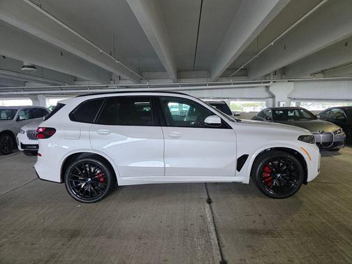Mineral White Metallic 2026 BMW X5 sDrive40i