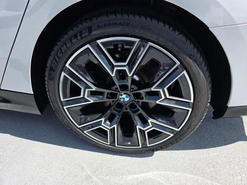 Mineral White Metallic 2026 BMW 530 i