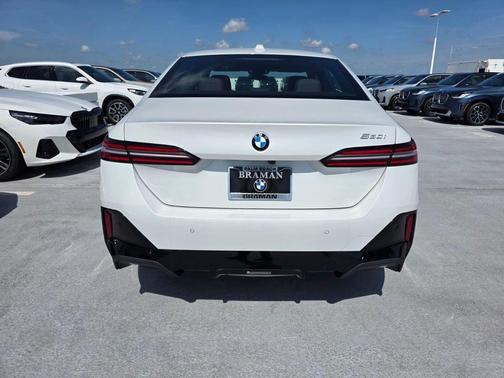 Mineral White Metallic 2026 BMW 530 i