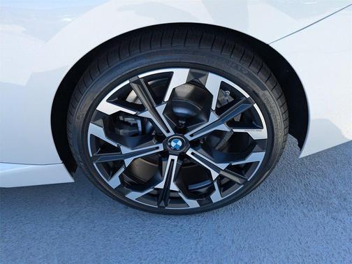 2025 BMW 230 i