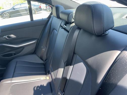 2022 BMW 330 i xDrive