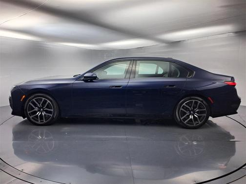 2023 BMW 740 i